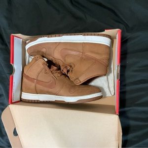 Size 10.5, nike dunk, cinnamon brown